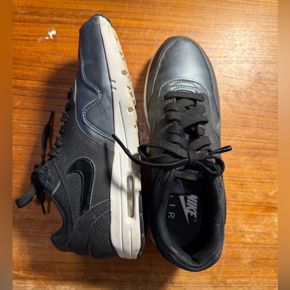 Nike Air Womens Black Sneakers
